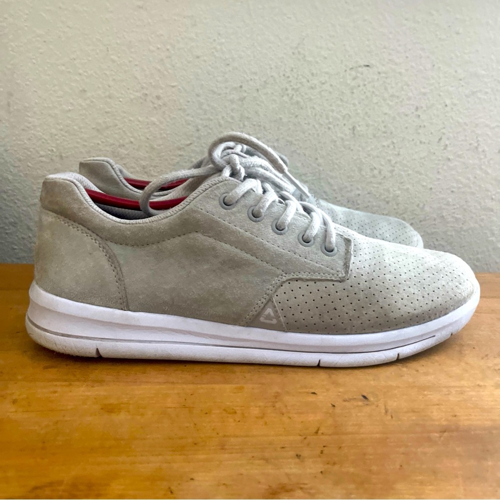 Cuater Men’s Travis Mathew Sueded Wheat Sneakers Sz 9
